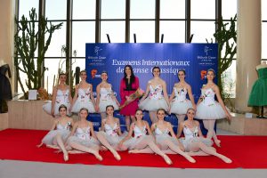 Ballet star Lorena BAricalla with yoFrancesca Fortini-Lorena Baricalla with dancers