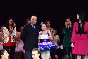 H.E the Ambassador of Italy Cristiano Gallo - the little Italian ballerina with Freed prize - Lorena Baricalla