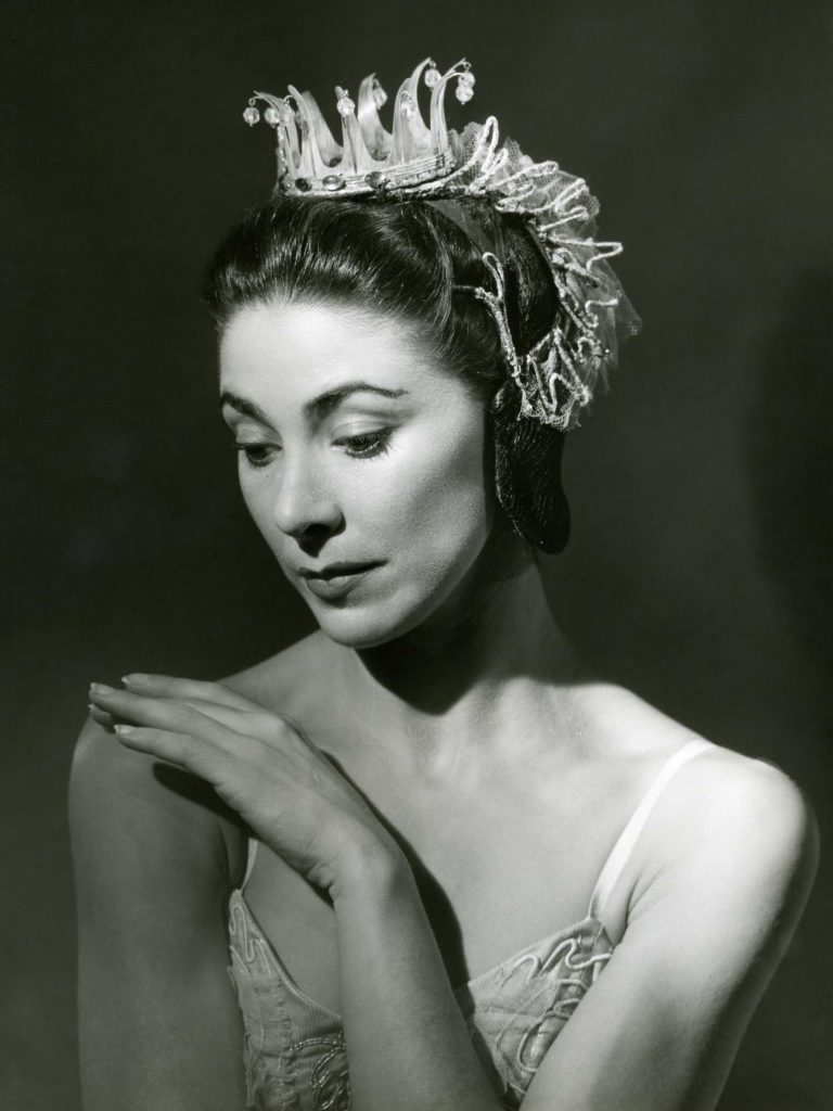 2Margot Fonteyn by Roger Wood (3)